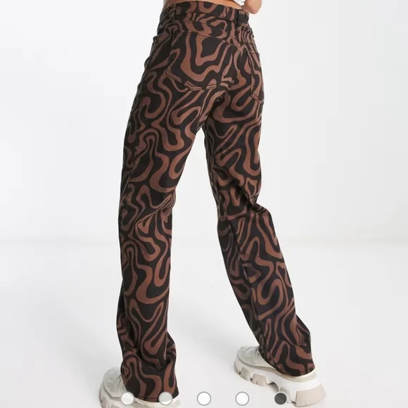 Hollister low rise swirl print dad jeans in brown and black - Picture 7 of 11